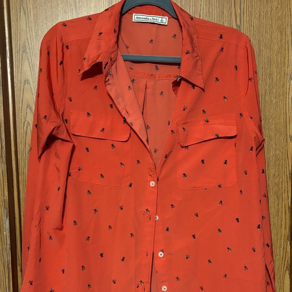 Flaw-American Eagle Outfitters Red Button Down Shirt with Black print